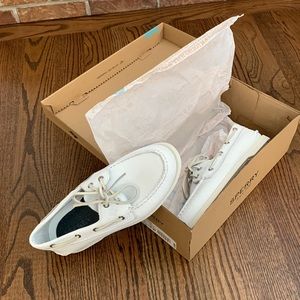 Brand new, in box, men’s size 9W, white Sperry top-siders.